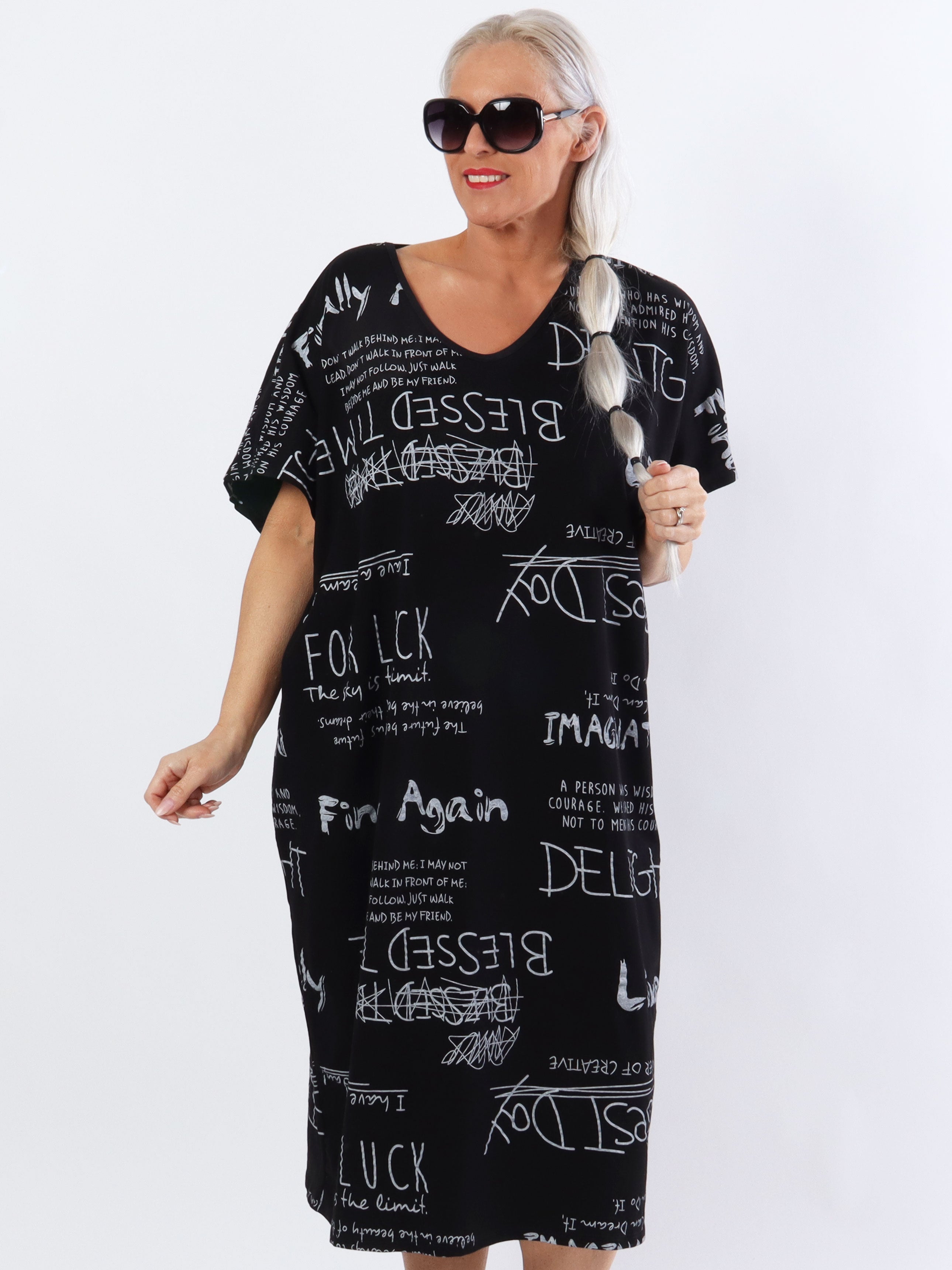 Pil - Plussize t-shirt kjole med skrift i cool look